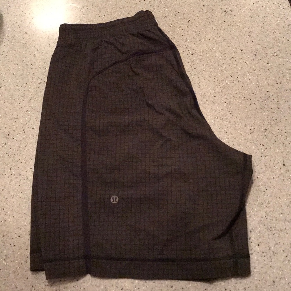 Lululemon Pace Breaker Short Large 9” Green/Black
